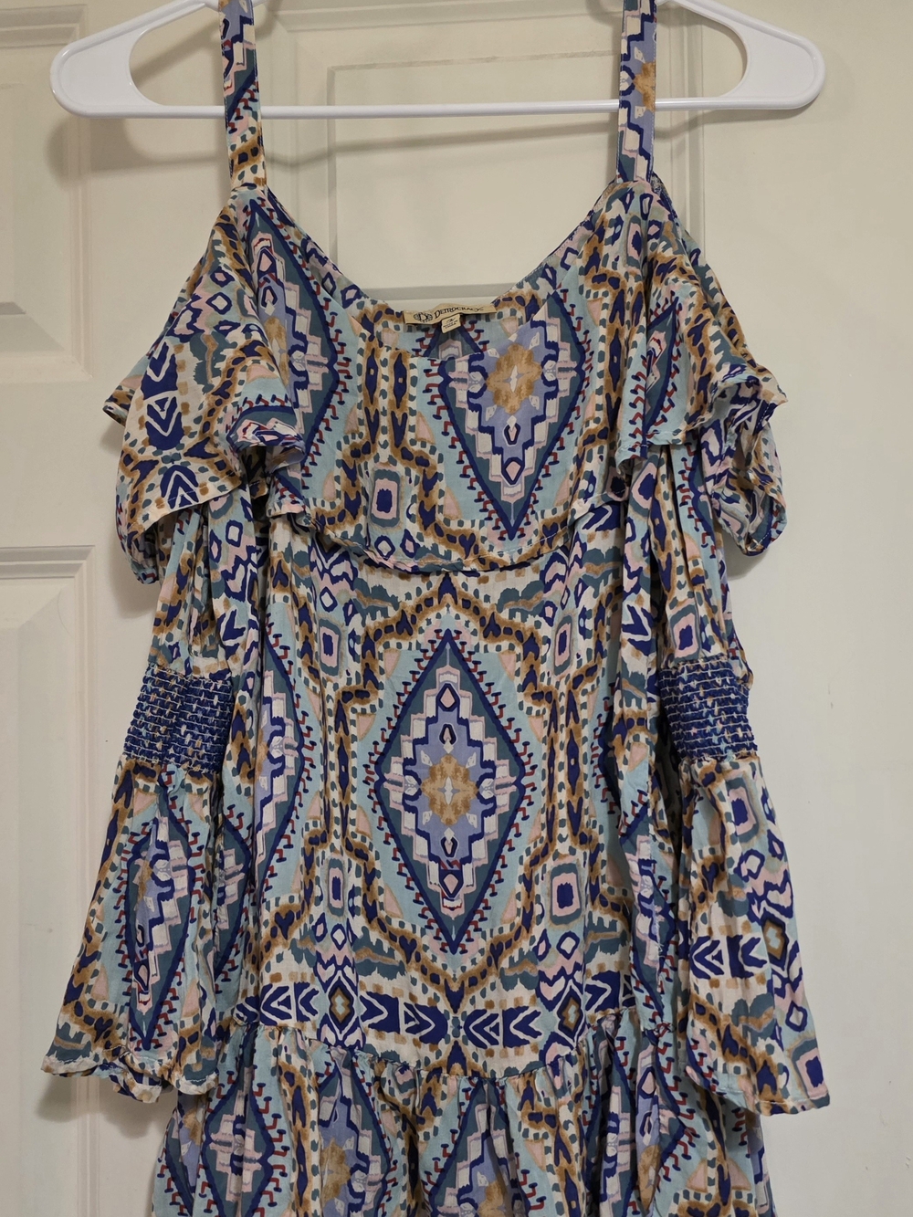 Democracy Cold-Shoulder Geometric Print Blouse in Blue and Cream - Picture 2 of 4
